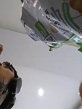 taaylor33 live XXX chat