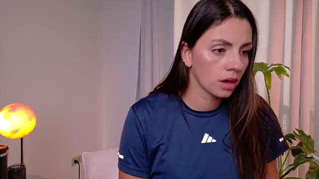 SeleneNova Adlı Modelin Canlı XXX Sohbeti