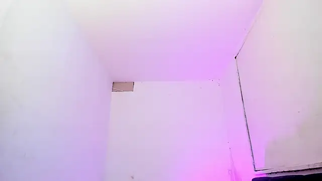 XXX chat uživo modela milkqueenboobs