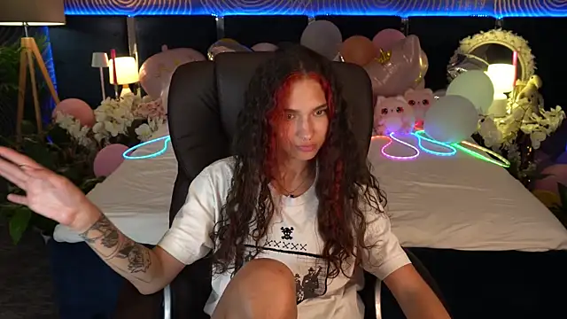 BabyFlowerr Adlı Modelin Canlı XXX Sohbeti