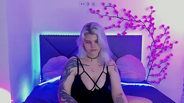 JoannLowe's Live XXX Chat