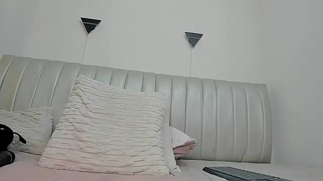 Chat +18 de Naomi_Rousse ao vivo