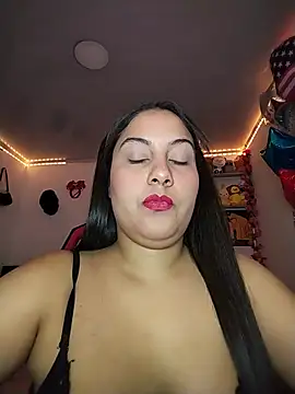 esmeralda_jadees Adlı Modelin Canlı XXX Sohbeti