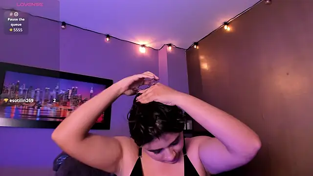 Lucyy_tits' Live XXX Chat