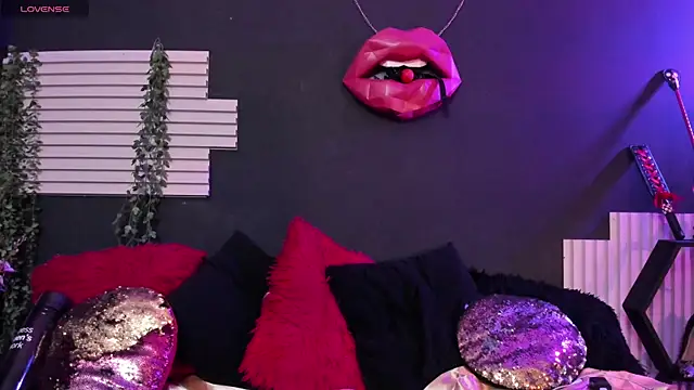 kinky_momm Adlı Modelin Canlı XXX Sohbeti