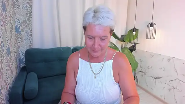 Chat +18 de KathySunn ao vivo