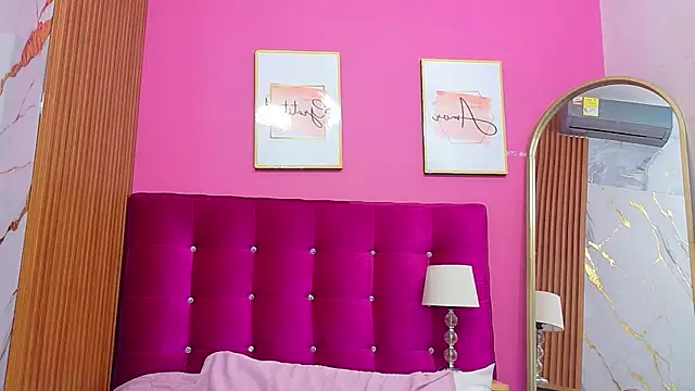 Chat XXX en directo de littleebonymommy