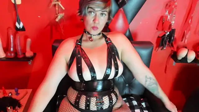 XXX chat uživo modela mylu_morgan
