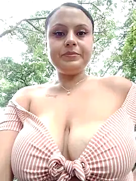 tiifany_lopez Show in webcam