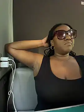 GirthGoddessCoco Show in webcam