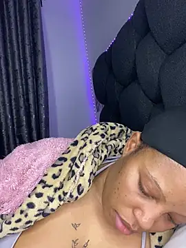 RainBougie's Live XXX Chat