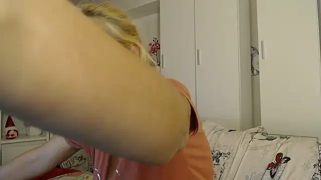 _karolynesyera_'s Live XXX Chat