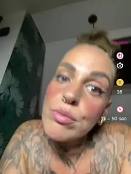 Show de venustattoue na webcam