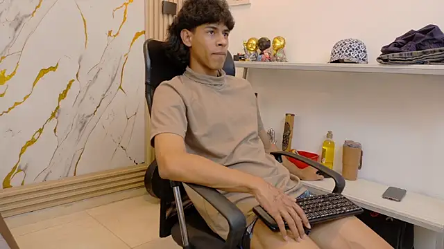 Czat XXX na żywo – Zayn_Fox32