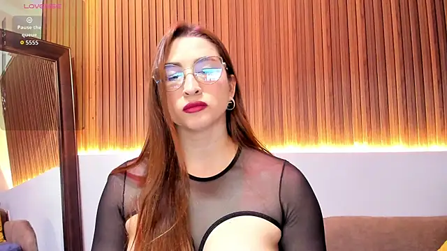 _LaraMom_ Chat XXX in diretta