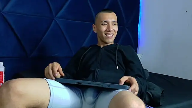 JustynSanshi's Live XXX Chat