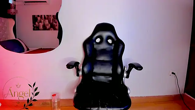 XXX chat uživo modela AngelBlue__