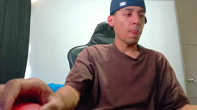 XXX chat uživo modela bully_boss