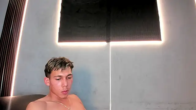 SavageRoyaltyX élő XXX-chatje