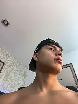 XXX chat uživo modela Lander_Cruz