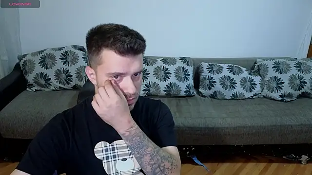 Show modela JohnnyStepBro na web-kameri