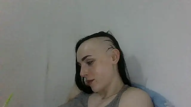 Trinsy_Love Adlı Modelin Canlı XXX Sohbeti
