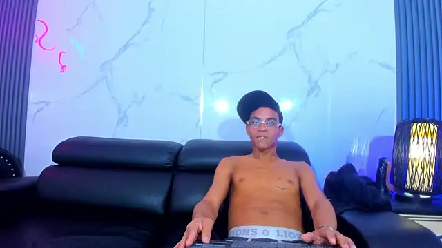 Czat XXX na żywo – Kleyn_black