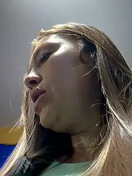 LIZ-06_ Show in webcam