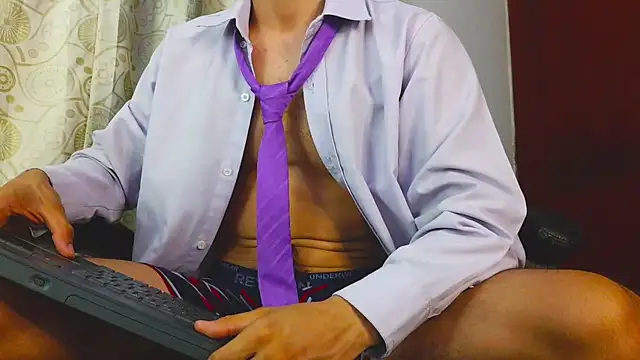 צ'אט XXX בשידור חי של HomeAloneK
