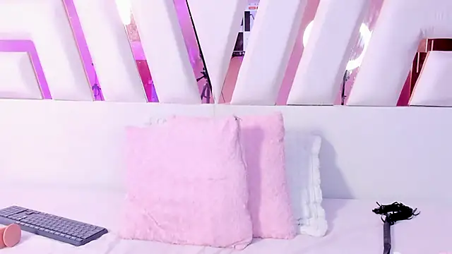 Chat +18 de MiaKleinX ao vivo