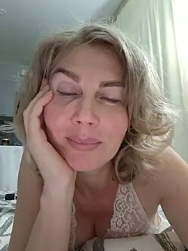 stellahere8's Live XXX Chat