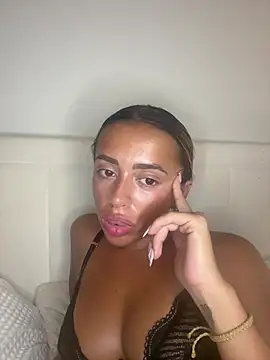 Harrietbronzex Adlı Modelin Canlı XXX Sohbeti