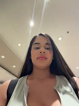 Chat XXX en directo de BellaLeclair_