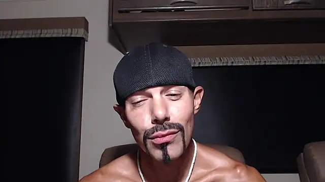 ThickD2C élő XXX-chatje