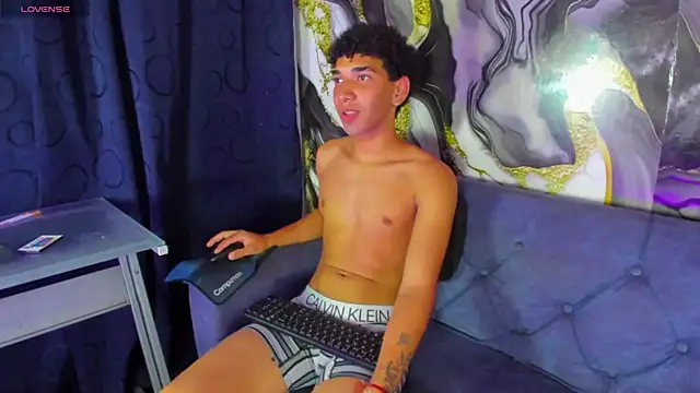 efrain_boy's Live XXX Chat