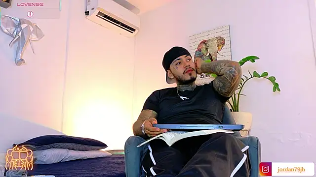 Czat XXX na żywo – JordanSmiith_