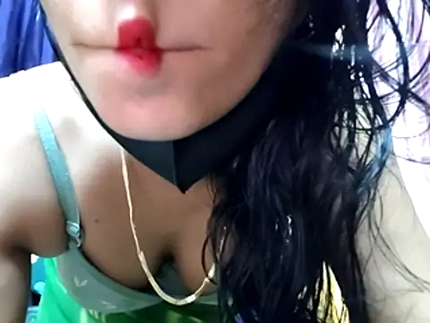 poojaxxx65's Live XXX Chat