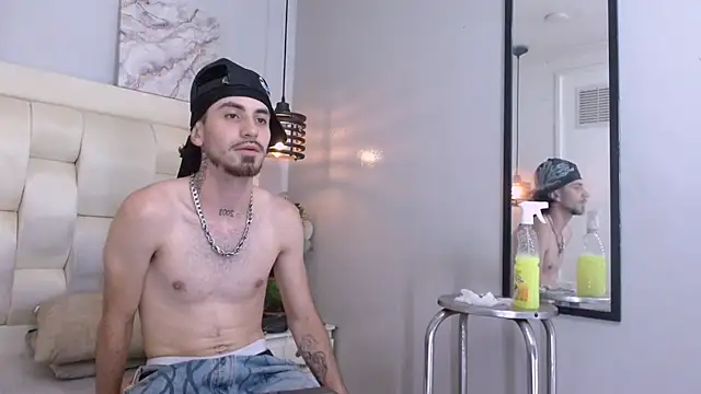 Lucas_Knight élő XXX-chatje