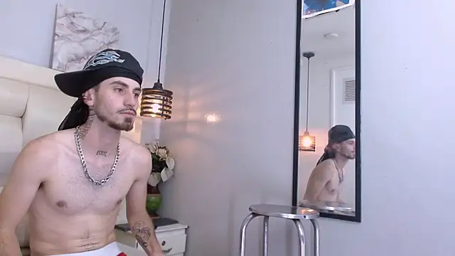 Lucas_Knight Live XXX-chat