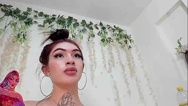 lizz_lunna's Webcam Show