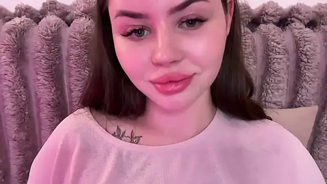 AlmaryKim Show in webcam