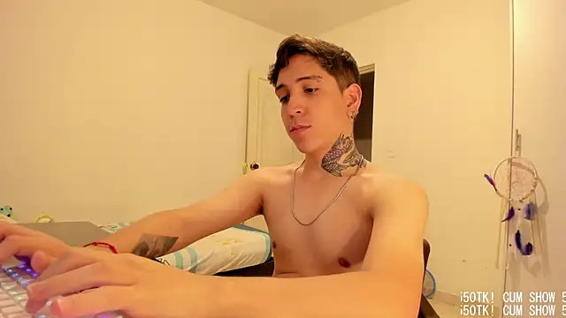 Michael_v77 live XXX chat