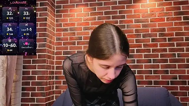 MyrtaMcclaney's Live XXX Chat