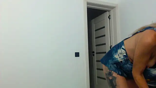 FoxyloveXXX Chat XXX in diretta