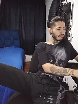 Chat +18 de Tattoboy19cm ao vivo