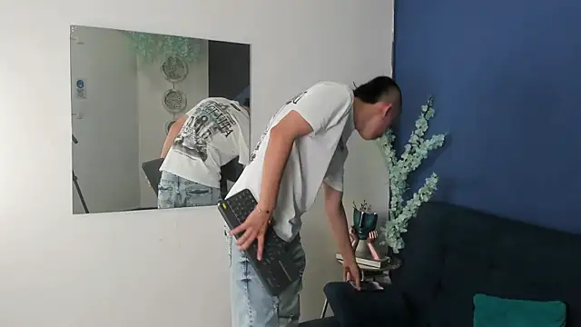 Czat XXX na żywo – Rowan_Cley