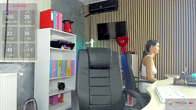 دردشة OfficeGirls الجنسية المباشرة