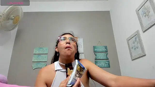 mikaela_s3x – Live XXX-chat