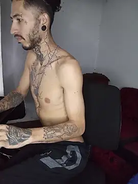 Tattoboy19cm XXX чат на живо