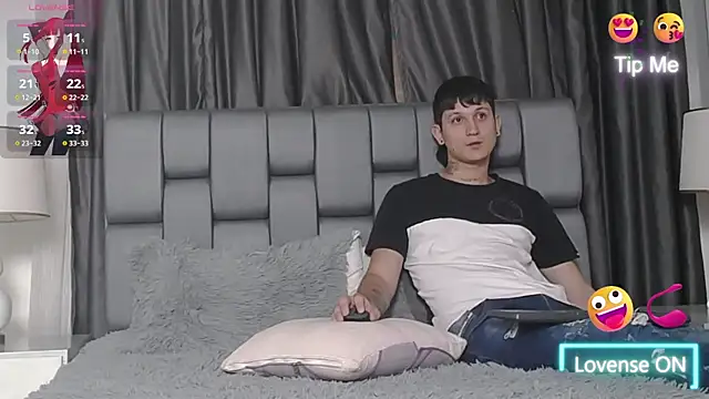 Isha_and_Aarav Chat XXX in diretta